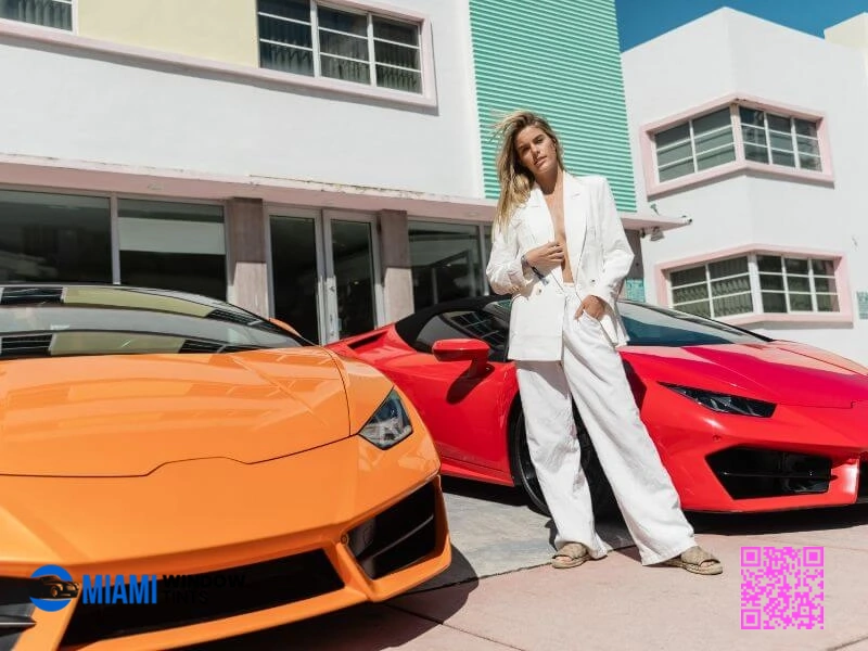 miami_sports_cars_in_front_of_building